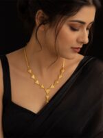 WJ-WP-S-35-03-b. Women's Alloy Triangle Necklace Gold