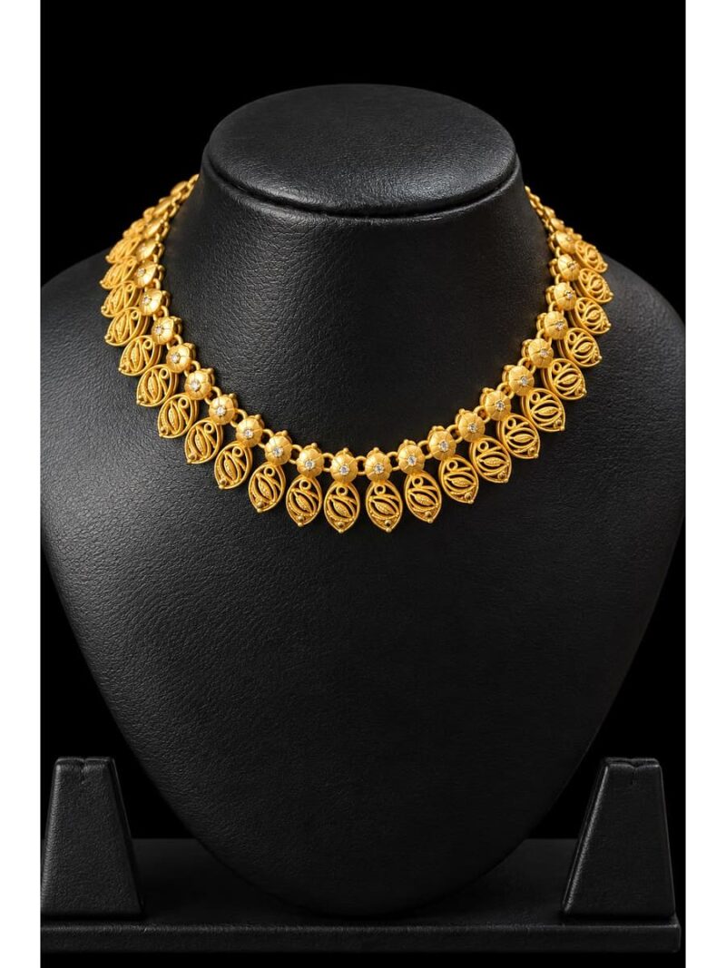 WJ-544-S-33-10-F Women's Traditional Leaf Necklace - Gold
