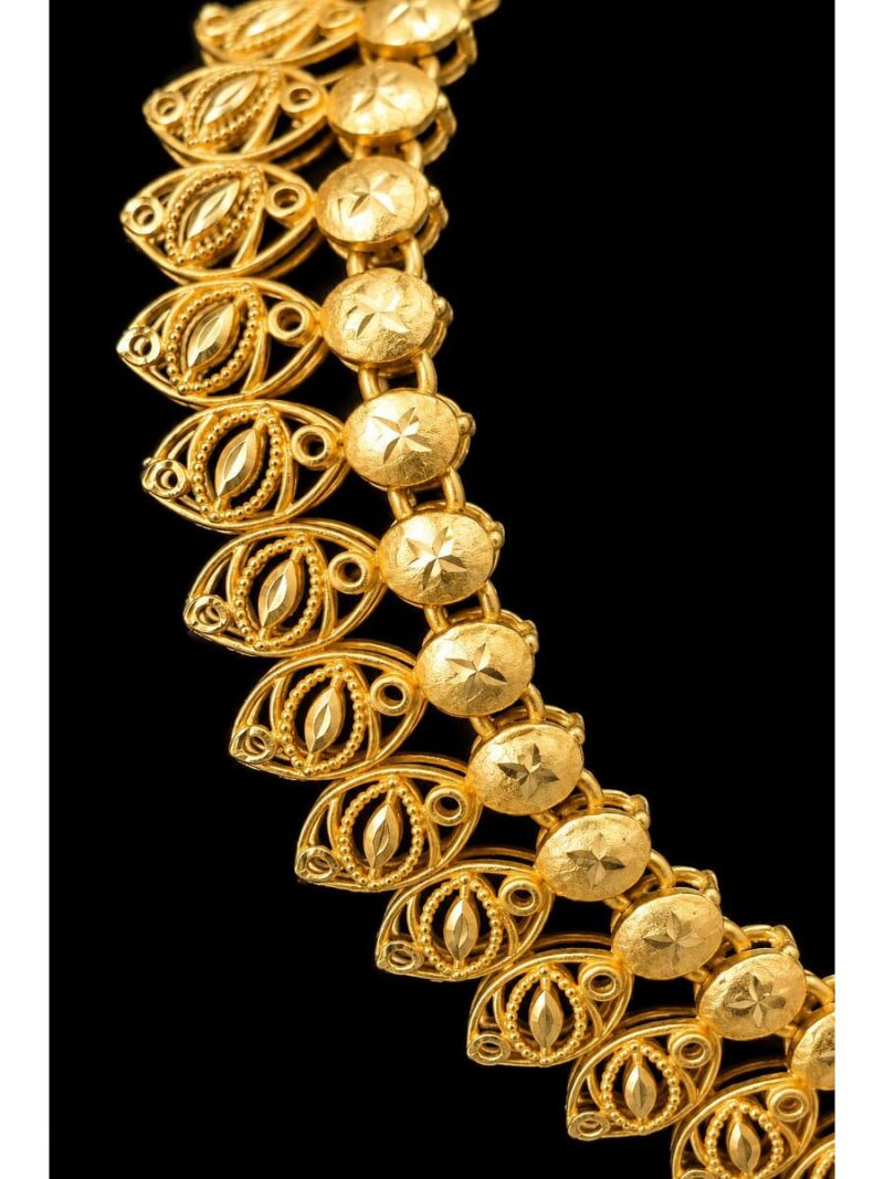 Women's Traditional Leaf Necklace - Gold