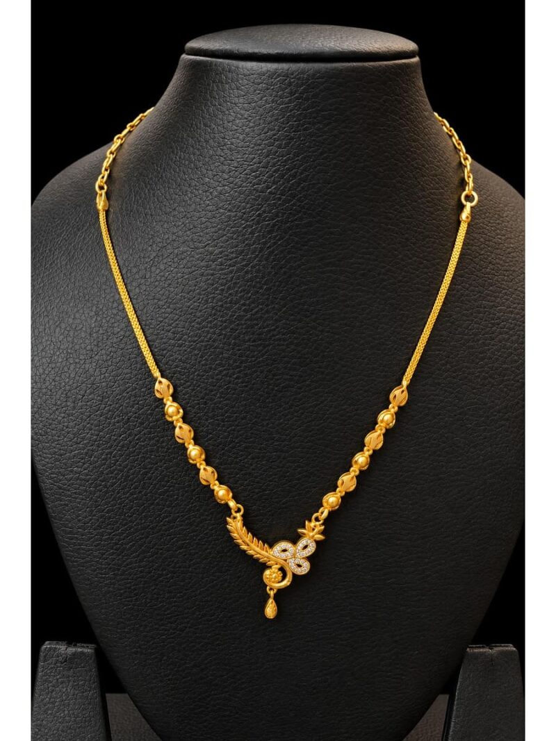 Women's Gold-Tone Floral Leaf Pendant Necklace